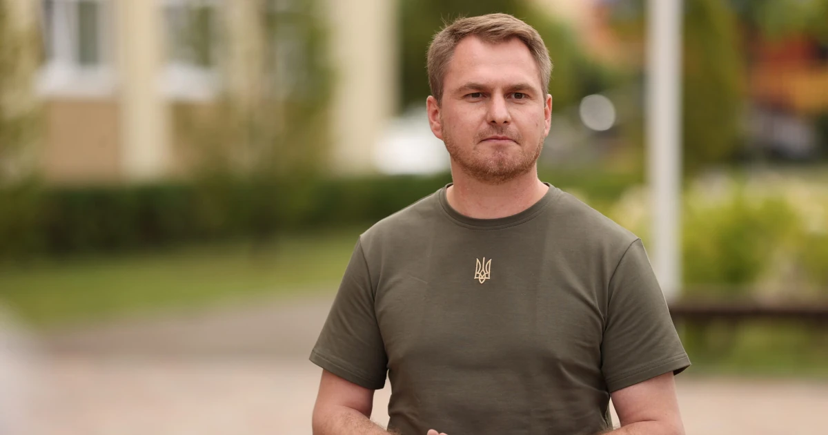 Зеленський підписав указ №932/2026 про звільнення Кравченка: перевірений порядок дій