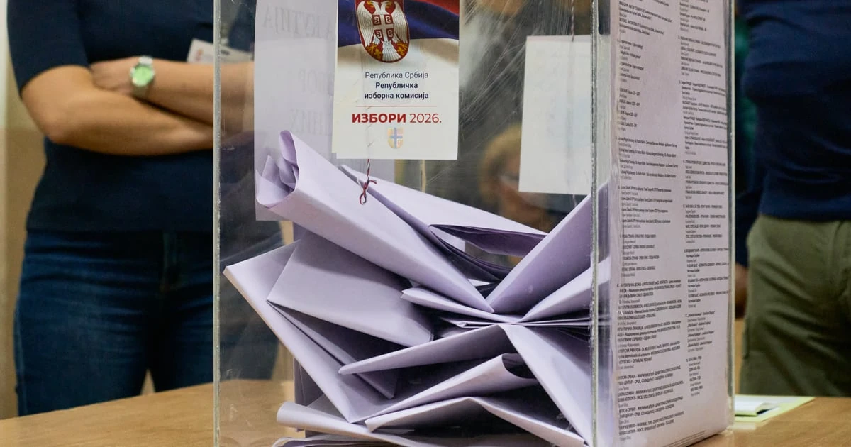 Громадяни Сербії голосують на дострокових парламентських виборах