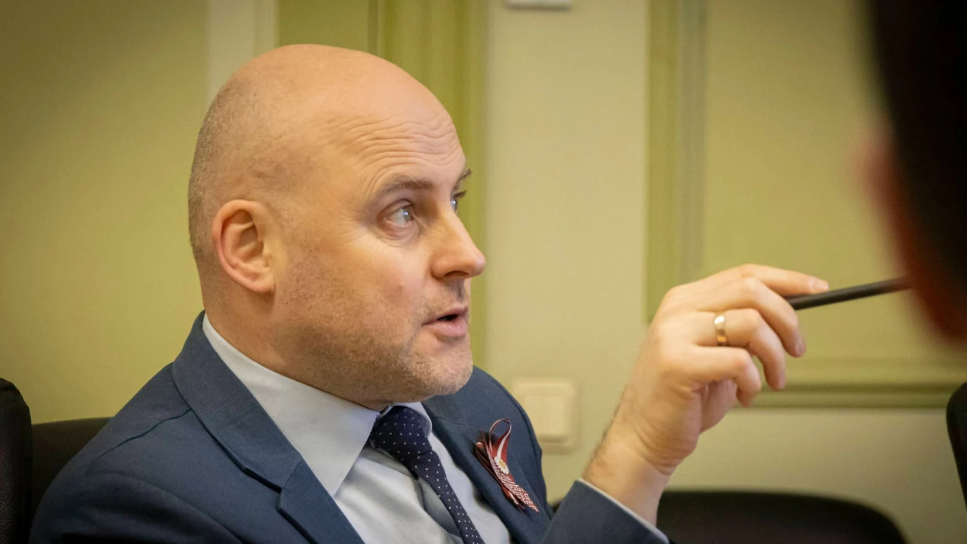 Прем’єр Латвії у Брюсселі закликав європейців відмовитись від одного пива на рік заради України